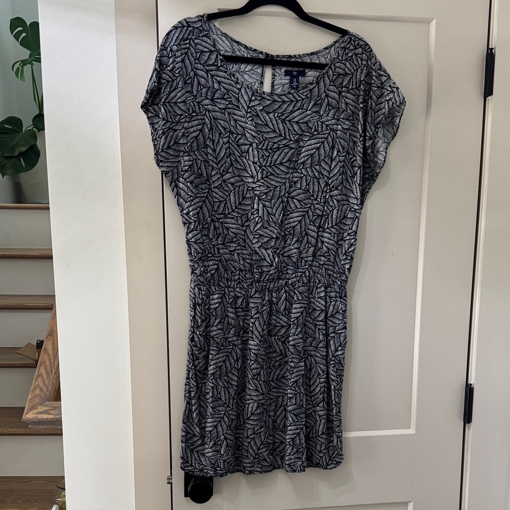 GAP Black & White Leaf-Pattern Short Sleeve Dress